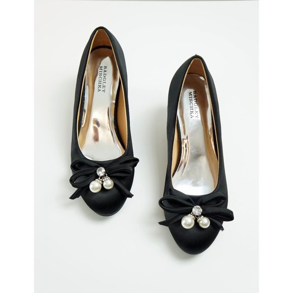Badgley Mischka Shoes - Badgely Mishka Pumps, Black Satin